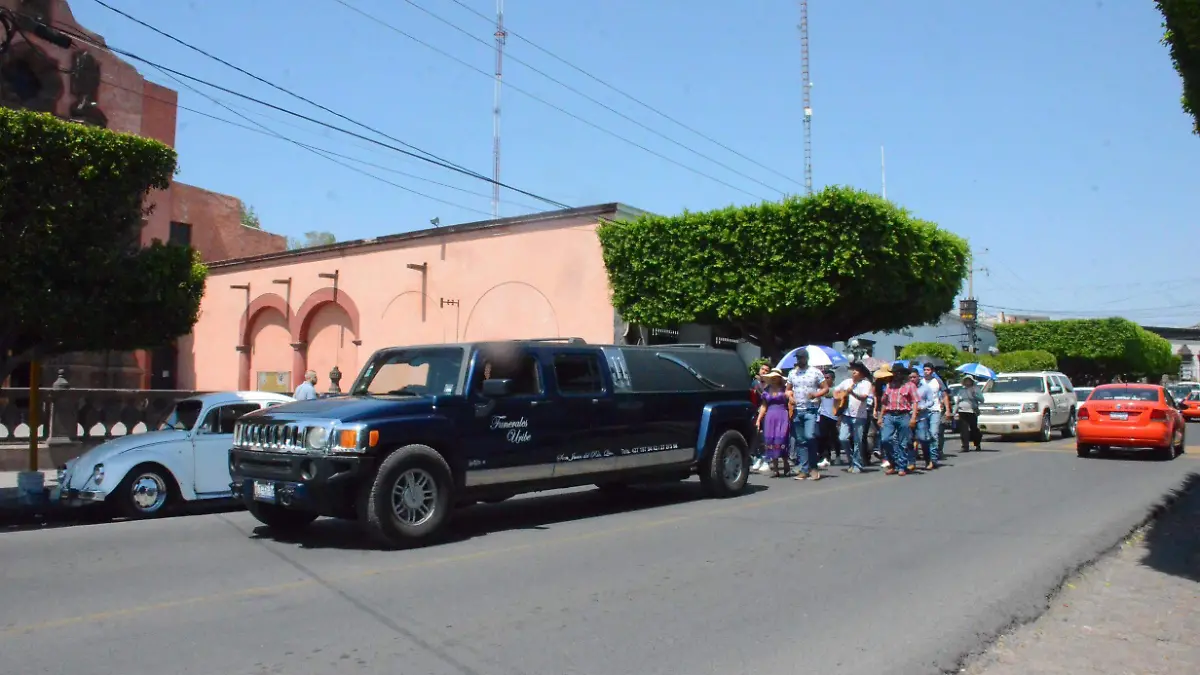 M_s defunciones en 2020 que en primer semestre de 2019.  Foto Luis Lu_vanos  El Sol de San Juan del R_o.